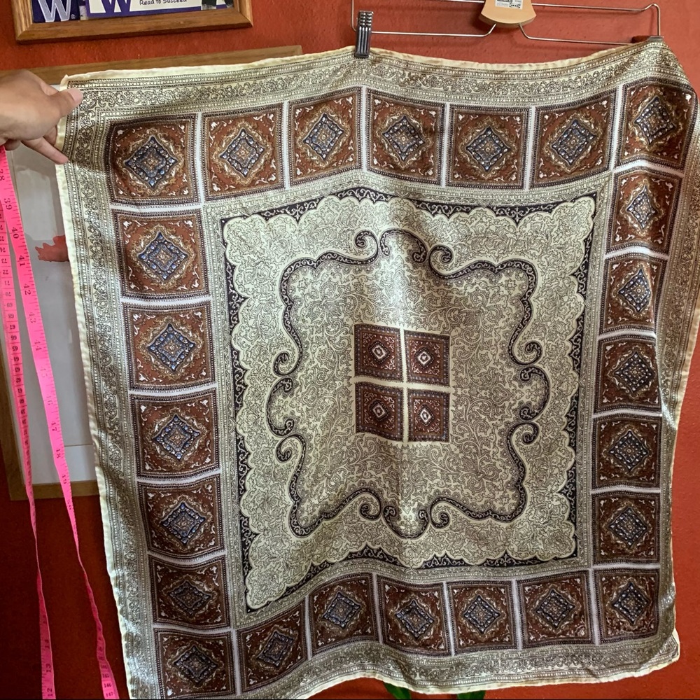 VTG 31x31 hand rolled scarf / accessories